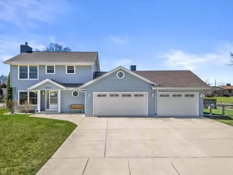 8565 S Stone Crk, Oak Creek, WI 53154