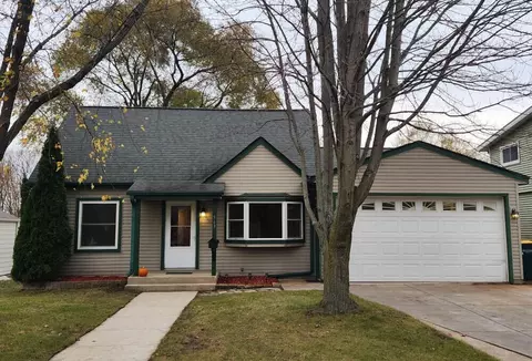 963 Birchwood, West Bend, WI 53095