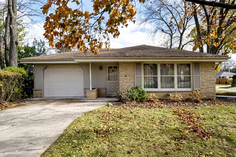 2602 N 116th, Wauwatosa, WI 53226