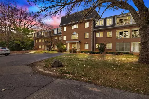 12990 W Bluemound #104, Elm Grove, WI 53122