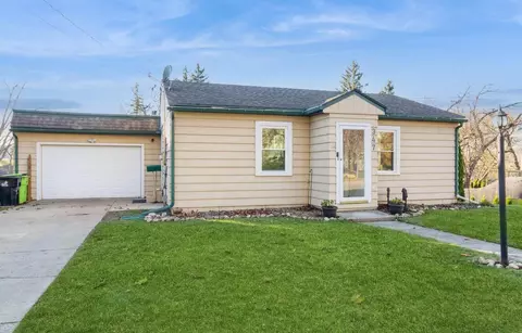 347 S John, Mayville, WI 53050