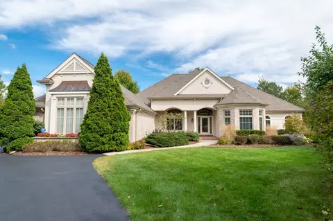 9618 N Columbia Crk, Mequon, WI 53092