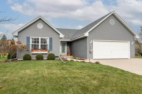 1002 Redtail, Hartford, WI 53027