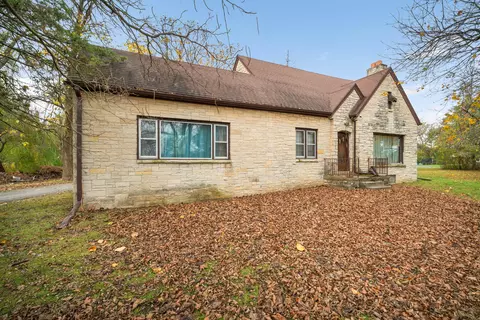 8261 S 100th, Franklin, WI 53132