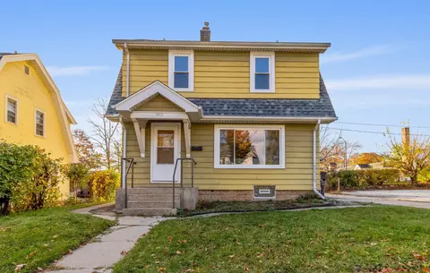 2053 S 88th, West Allis, WI 53227