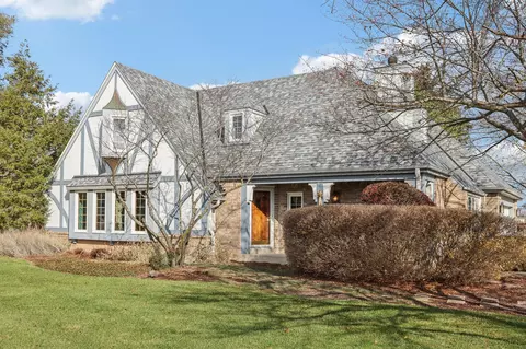 1348 W River Oaks, Mequon, WI 53092