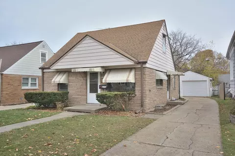 2376 S 95th, West Allis, WI 53227