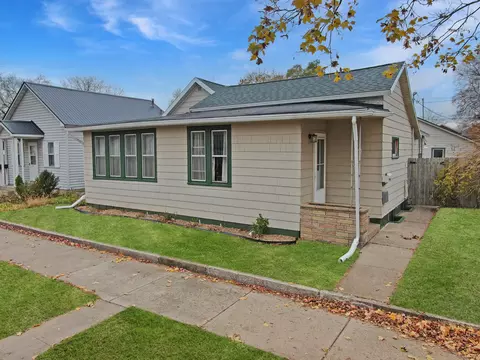 1717 Winnebago, La Crosse, WI 54601
