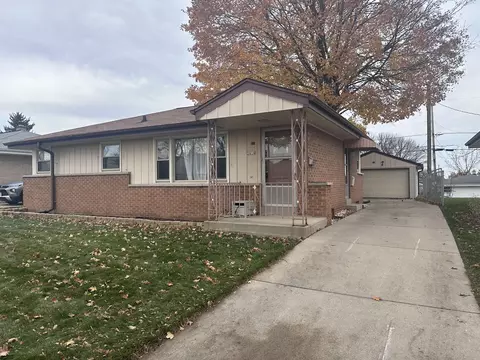 2614 S 94th, West Allis, WI 53227