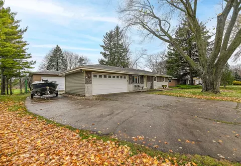 11713 W Woodside, Hales Corners, WI 53130