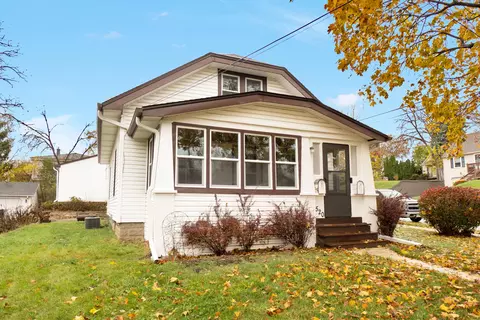 1520 Pleasant Vw, Waukesha, WI 53188