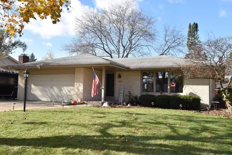 1428 Crabapple, Racine, WI 53405