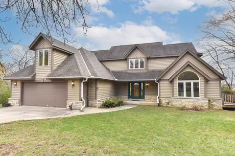 730 E Briar Rdg, Brookfield, WI 53045