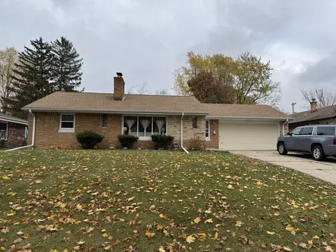 2344 N 116th, Wauwatosa, WI 53226