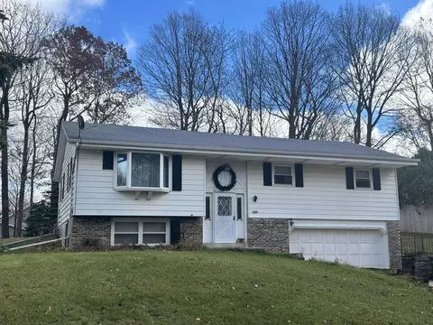 1009 Mulberry, West Bend, WI 53090