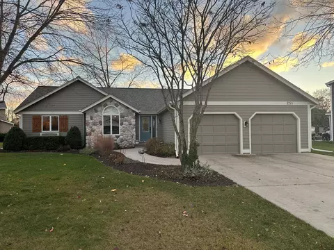 251 Hillside, Oconomowoc, WI 53066