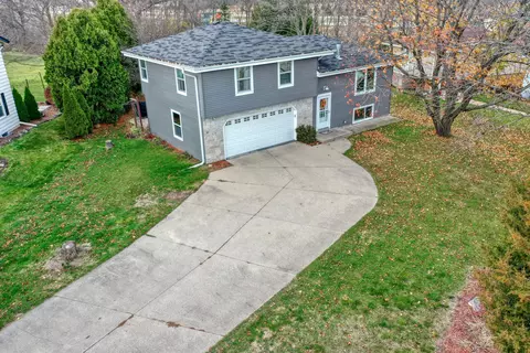 273 Meadowside, Pewaukee, WI 53072