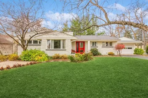 1114 Sauganash, Fontana, WI 53125