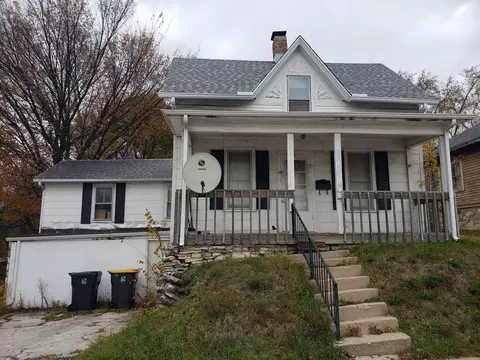 806 E Moreland, Waukesha, WI 53186