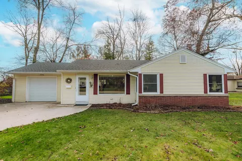 11027 W Rockne, Hales Corners, WI 53130
