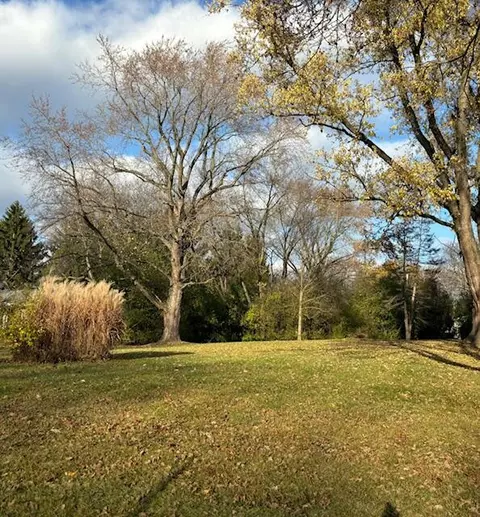 2570 S Root Riv, West Allis, WI 53227