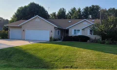 2104 W Willow Crk, Sheboygan, WI 53083