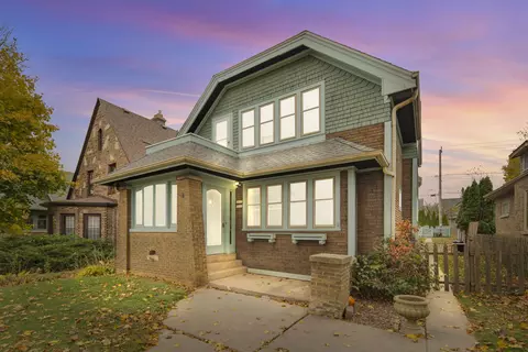 3028 N Cambridge #3030, Milwaukee, WI 53211