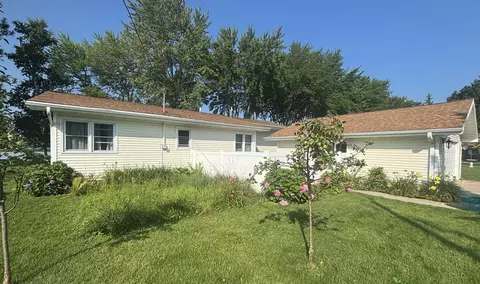330 W Wallrich, Cecil, WI 54111