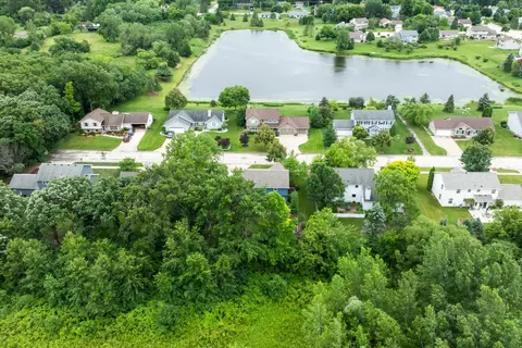 8510 W Lake Pointe, Franklin, WI 53132