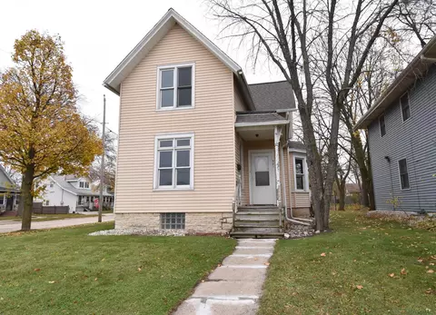 421 N Greenfield, Waukesha, WI 53186