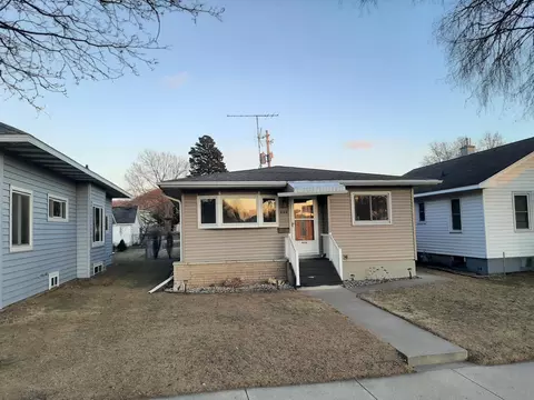 825 19th, La Crosse, WI 54601