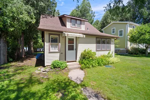 1322 W Green Lk, Farmington, WI 53090