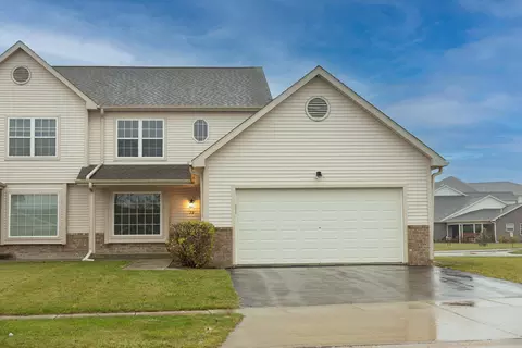 39 E Sedgemeadow, Elkhorn, WI 53121