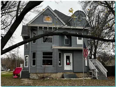 518 Dunbar, Waukesha, WI 53186