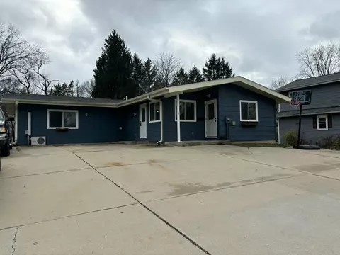 811 Armour, Oconomowoc, WI 53066