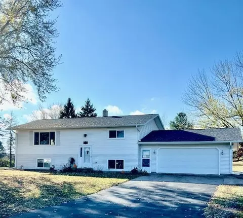 n6947 Gaynor Drive, Holland, WI 54636