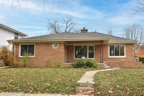 2900 W Oriole, Milwaukee, WI 53209