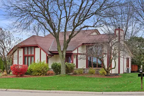 3950 S Woodhill, New Berlin, WI 53151