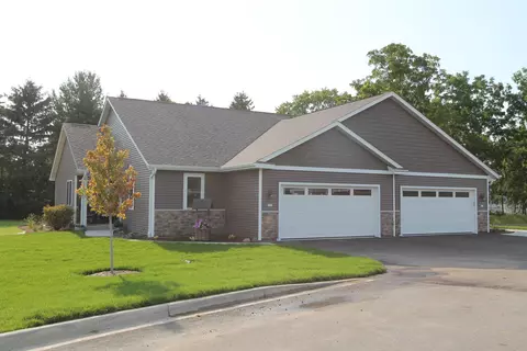 307 N Trailview, Waterford, WI 53185