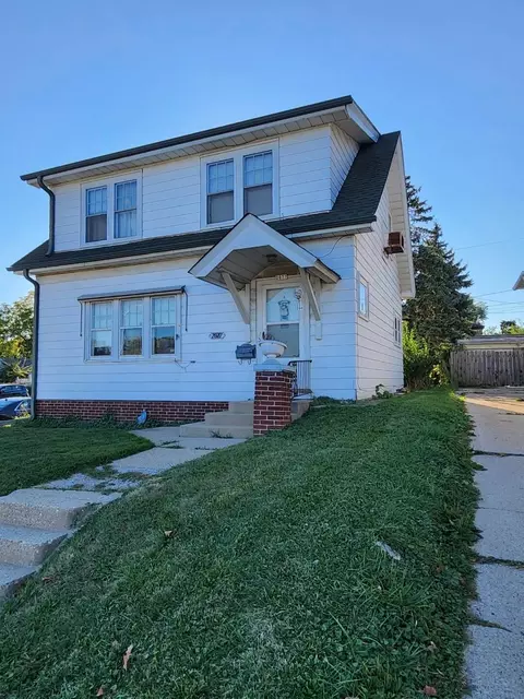 2077 S 91st, West Allis, WI 53227