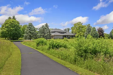 n1825 Town Hall Road, Walworth, WI 53184