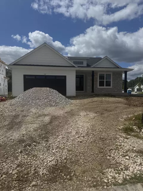 1102 Oxbow, Pewaukee, WI 53072