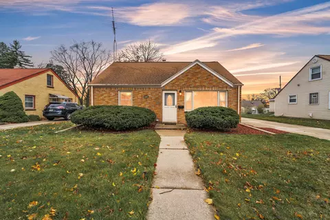 2618 S 92nd, West Allis, WI 53227