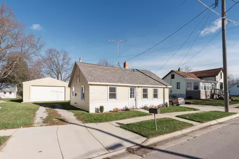 202 W Spaulding, Watertown, WI 53098
