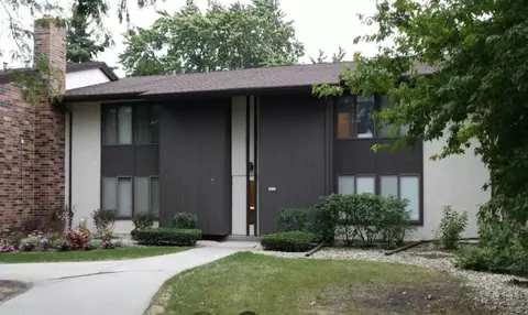 2440 W Good Hope #48, Glendale, WI 53209