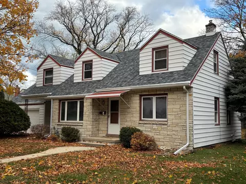 5850 N Lydell, Whitefish Bay, WI 53217