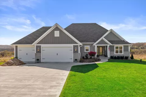 w302s5471 Spring Brk, Genesee, WI 53149