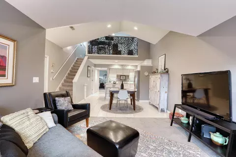n17w26899 E Fieldhack #H, Pewaukee, WI 53072