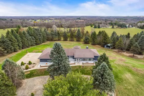 w337s9706 Red Brae, Mukwonago, WI 53149