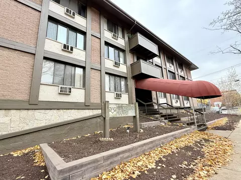 2025 E Greenwich #215, Milwaukee, WI 53211